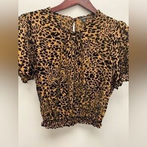 4 for $25 💜 Guess Leopard Print Top / Shirt Size Medium